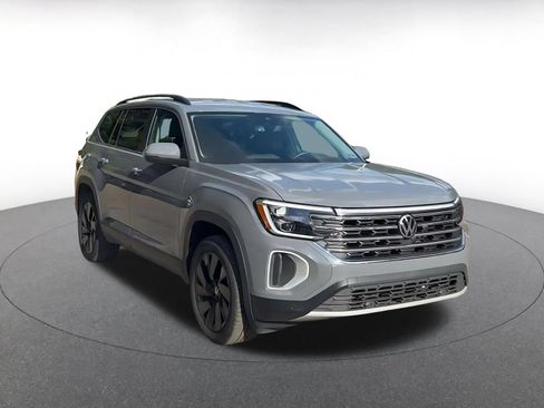 Used 2026 Volkswagen Atlas SE FWD image 3
