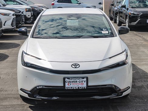New 2026 Toyota Prius FWD image 2