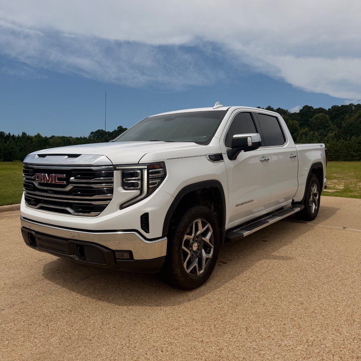 Used 2024 GMC Sierra 1500 SLT w/ SLT Premium Plus Package AWD/4WD image 1