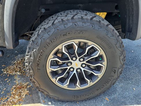 Used 2019 Chevrolet Colorado ZR2 image 12