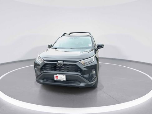 Used 2019 Toyota RAV4 XLE Premium w/ Cold Weather Package AWD/4WD image 3