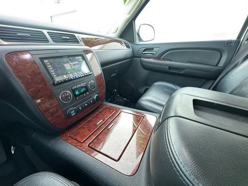 Used 2009 Chevrolet Suburban LTZ AWD/4WD image 9