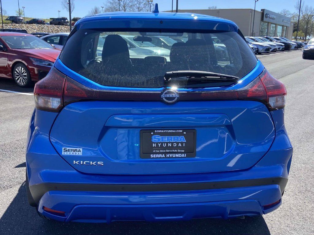 Used 2025 Nissan Kicks Play S FWD image 4