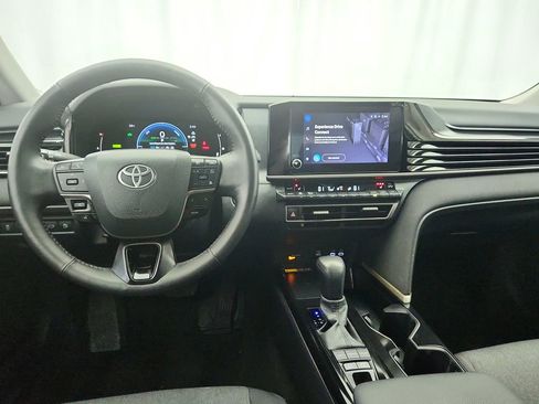 Used 2025 Toyota Camry LE w/ Convenience Package image 16