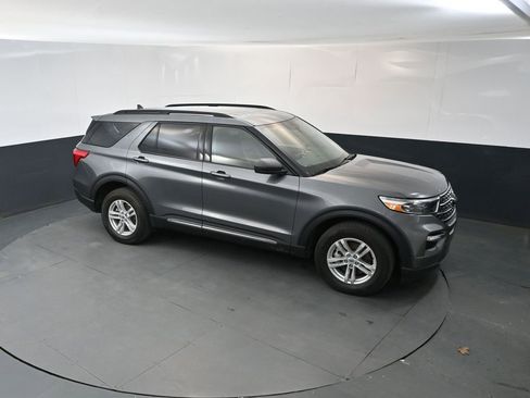 Used 2024 Ford Explorer XLT w/ Equipment Group 202A AWD/4WD image 33