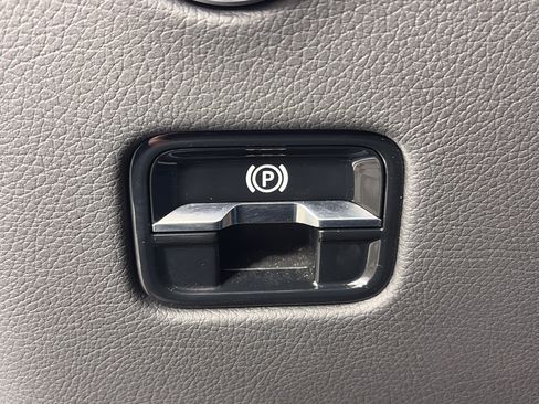 Used 2023 Mercedes-Benz GLC 300 4MATIC image 32