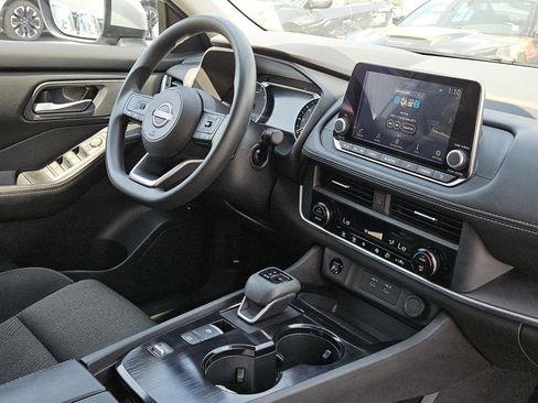 Used 2024 Nissan Rogue SV image 29