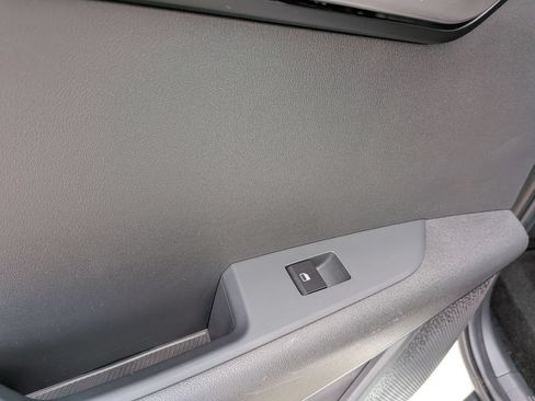 Used 2025 Kia Niro LX FWD image 26