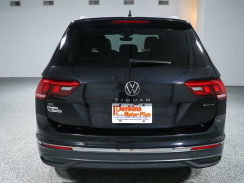 Used 2022 Volkswagen Tiguan SE w/ Panoramic Sunroof Package AWD/4WD image 8