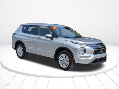 New 2026 Mitsubishi Outlander ES FWD image 2
