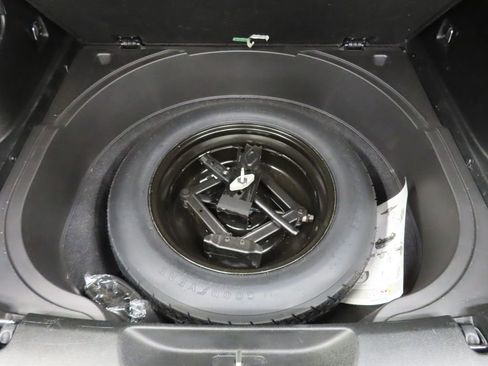 Used 2018 Jeep Cherokee Limited w/ High Altitude Package image 39