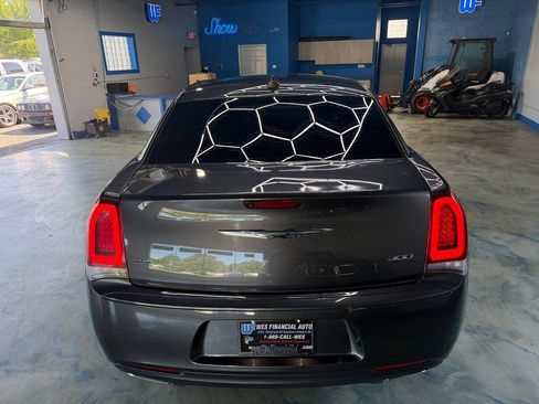 Used 2019 Chrysler 300 S AWD/4WD image 10