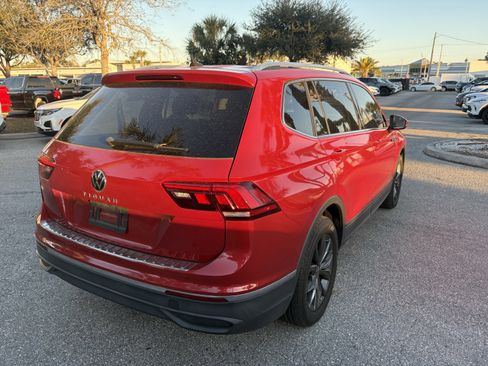 Used 2022 Volkswagen Tiguan SE w/ Panoramic Sunroof Package image 6
