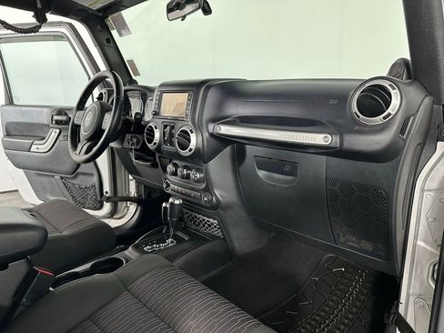 Used 2012 Jeep Wrangler Unlimited Sahara w/ Connectivity Group image 20