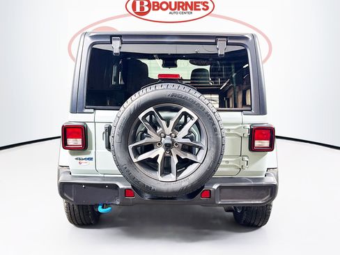 Used 2024 Jeep Wrangler Unlimited w/ Convenience Group image 8