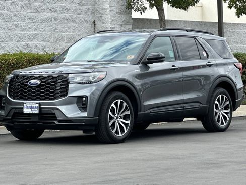 Used 2025 Ford Explorer ST-Line image 8
