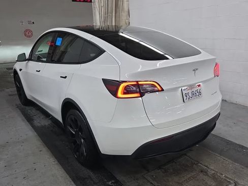 Used 2023 Tesla Model Y Long Range AWD/4WD image 7