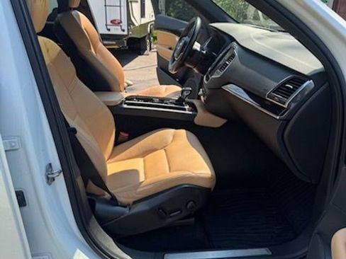 Used 2019 Volvo XC90 T6 Momentum w/ Advanced Package AWD/4WD image 5