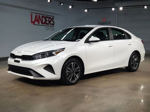 Used 2024 Kia Forte LXS FWD image 3