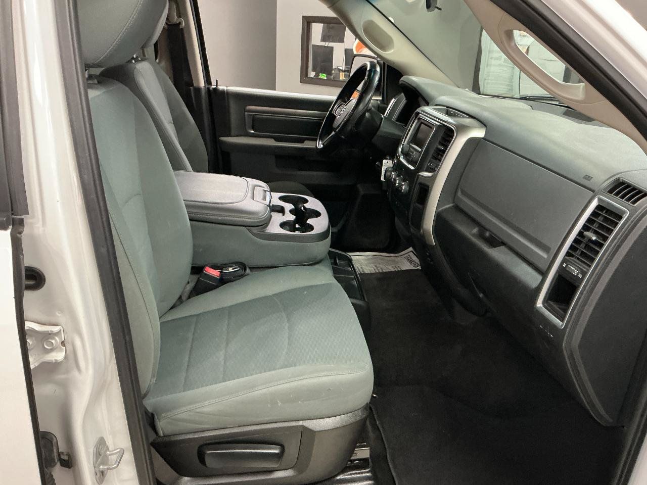 Used 2017 RAM 1500 Classic SLT AWD/4WD image 25