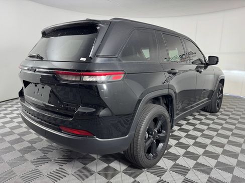 Used 2023 Jeep Grand Cherokee Limited w/ Black Appearance Package AWD/4WD image 7