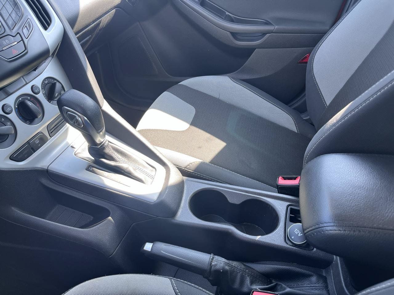 Used 2014 Ford Focus SE w/ SE Sport Package FWD image 32