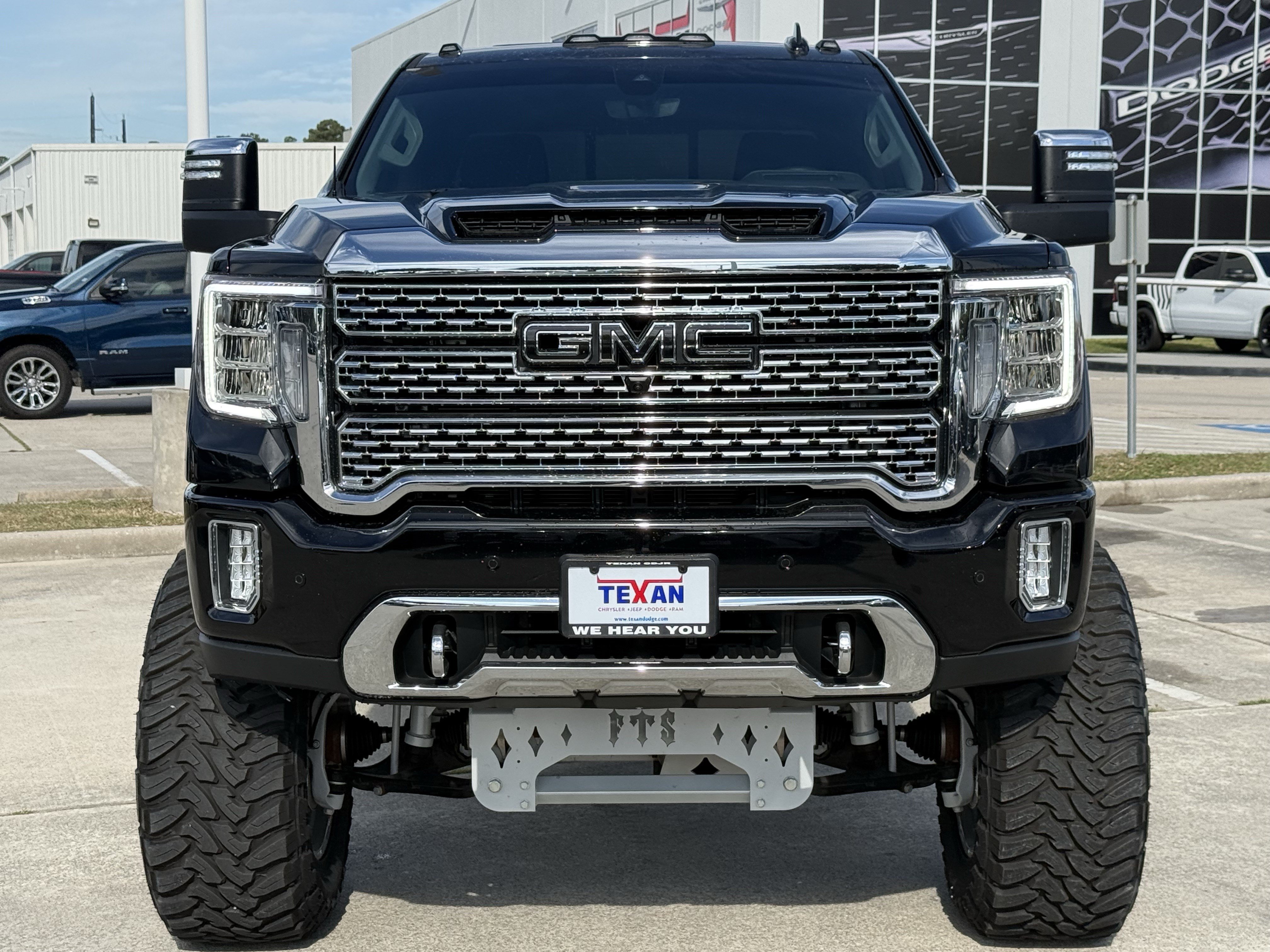 Used 2021 GMC Sierra 2500 Denali w/ Denali Black Diamond Edition AWD/4WD image 10