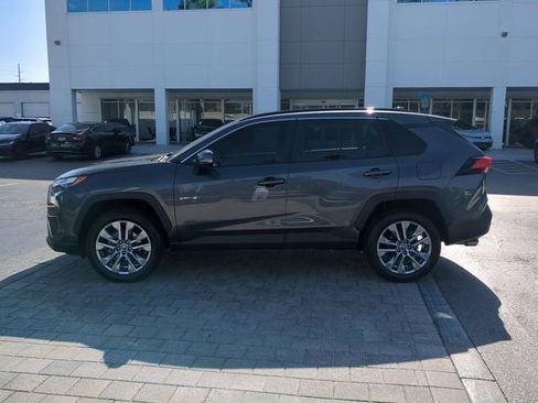 Used 2022 Toyota RAV4 XLE Premium image 6