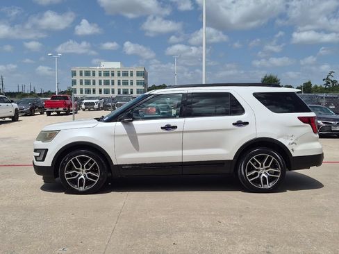 Used 2016 Ford Explorer Sport w/ Equipment Group 401A AWD/4WD image 3