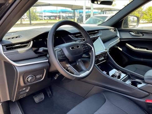 New 2025 Jeep Grand Cherokee L Laredo w/ Luxury Tech Group I image 8