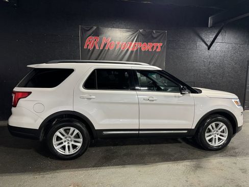 Used 2018 Ford Explorer XLT w/ Equipment Group 202A image 6