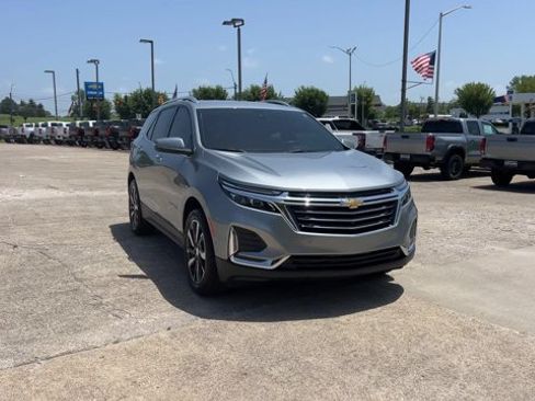 Used 2024 Chevrolet Equinox Premier FWD image 3