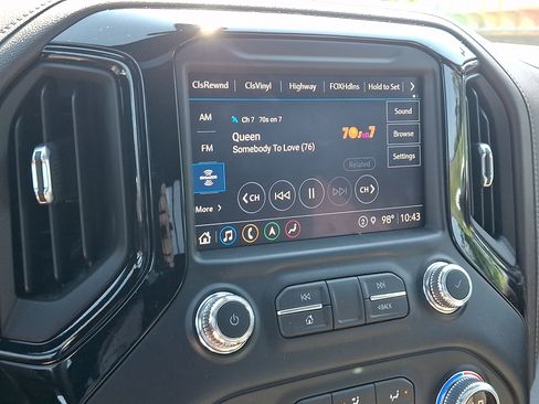 Used 2021 GMC Sierra 1500 SLT w/ SLT Premium Plus Package AWD/4WD image 18