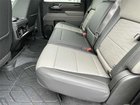 Used 2025 Chevrolet Silverado 2500 ZR2 w/ Technology Package image 12