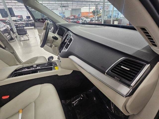 Used 2021 Volvo XC90 T5 Momentum w/ Climate Package AWD/4WD image 10