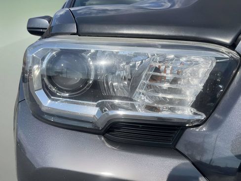Used 2016 Toyota Tacoma SR5 RWD image 20