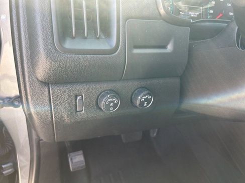 Used 2022 Chevrolet Colorado LT w/ Safety Package image 11