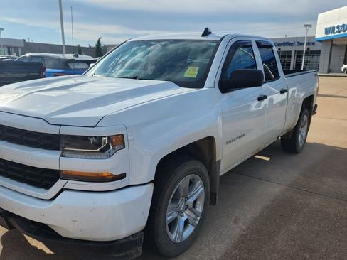 Used 2017 Chevrolet Silverado 1500 Custom w/ Custom Convenience Package AWD/4WD image 3