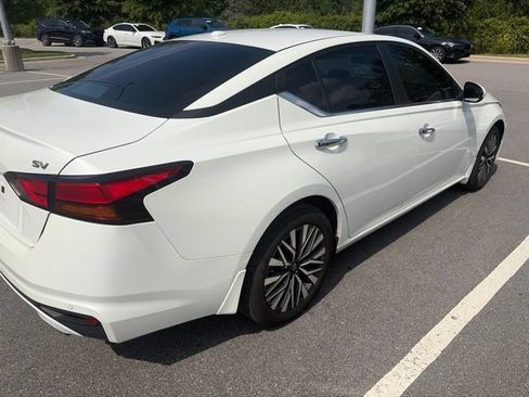 Used 2024 Nissan Altima 2.5 SV w/ SV Premium Package FWD image 7