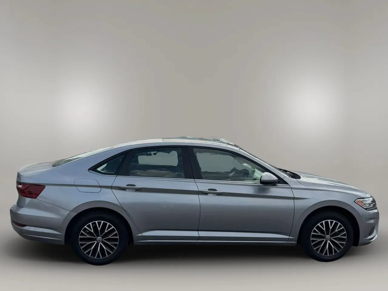 Used 2021 Volkswagen Jetta SE w/ SE Cold Weather Package FWD image 9