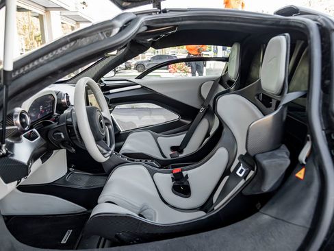 Used 2019 McLaren Senna RWD image 22