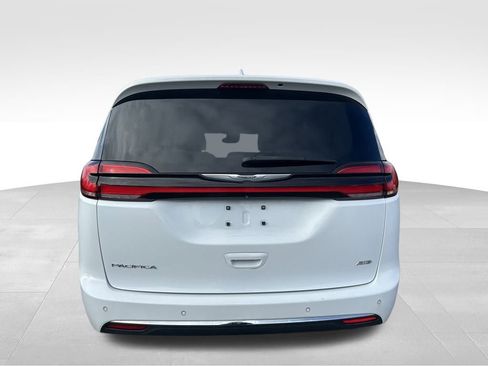 Used 2021 Chrysler Pacifica Touring-L image 19