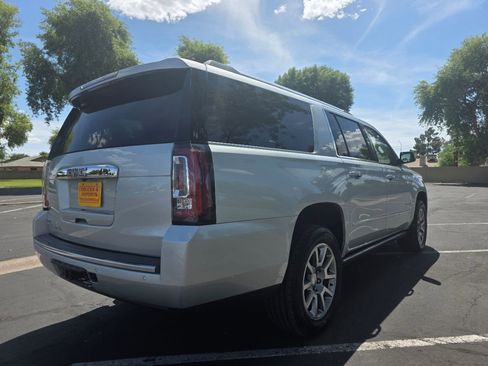 Used 2017 GMC Yukon XL Denali RWD image 8