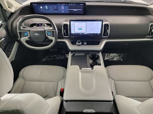 Certified 2025 Ford Expedition Platinum AWD/4WD image 20