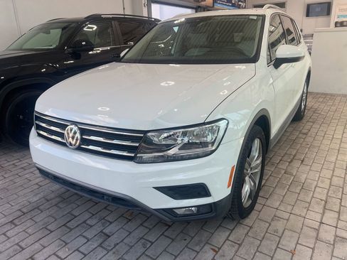Used 2021 Volkswagen Tiguan SE FWD image 1
