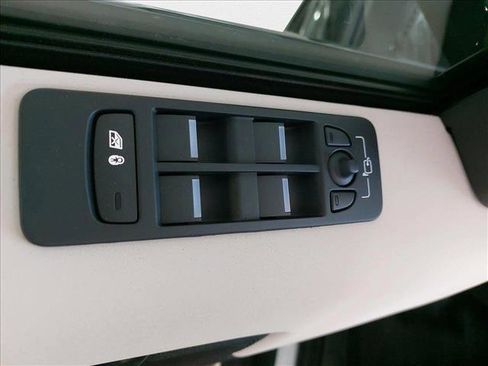 New 2025 Land Rover Discovery Sport S image 26