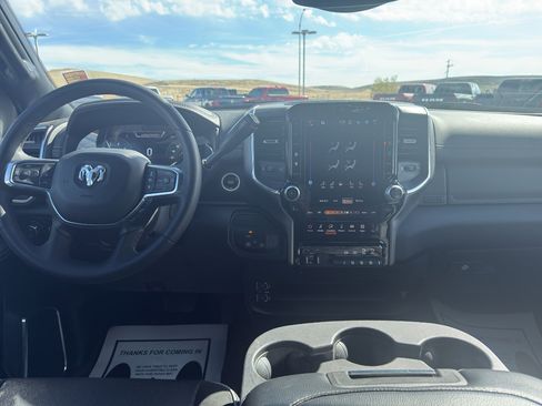 Used 2025 RAM 2500 Laramie AWD/4WD image 13