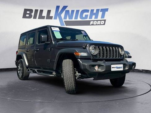 Used 2025 Jeep Wrangler Sport image 4