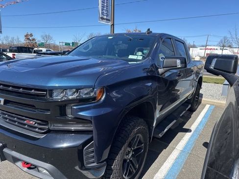 Used 2021 Chevrolet Silverado 1500 LT Trail Boss w/ Convenience Package II image 2