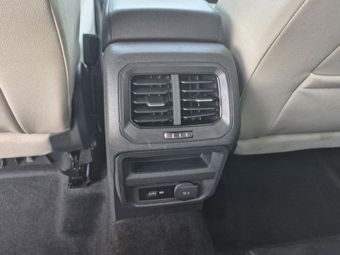 Used 2019 Volkswagen Tiguan SE AWD/4WD image 16